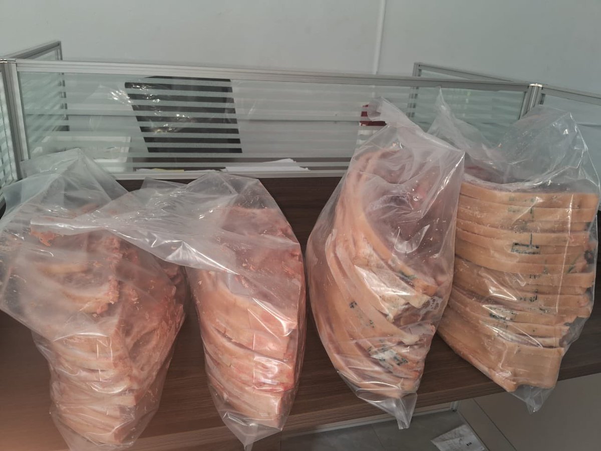 PenzuraWacho's tweet photo. NDAUYA NE PORK IYI VABEREKI

Full poker  $3.60 per kg
Chops  retail $4.5 per kg
Chops wholesale $4 per kg 

Wholesale from 20kgs

Delivery is free in Harare
0782028947
0711914158

KINDLY RETWEET https://t.co/k6BKPldXbc