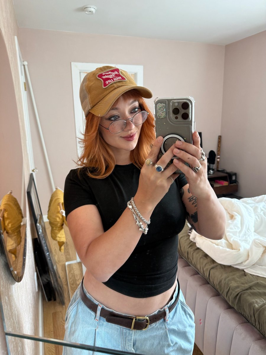 goddess_evel's tweet photo. would you kiss a tatt girl from the mirror https://t.co/FVNRb1xlDJ