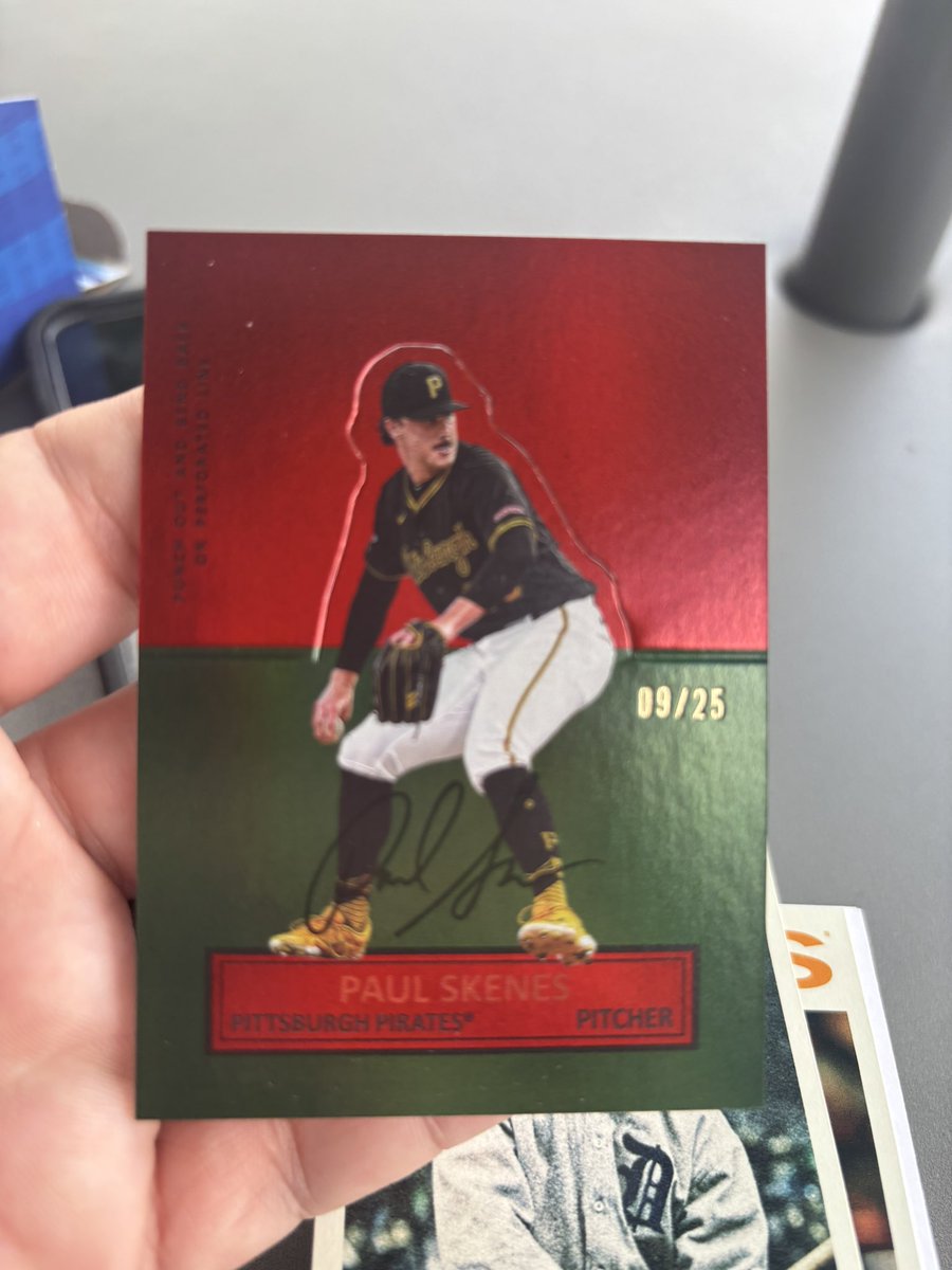 Jason952177's tweet photo. Just randomly decided to buy a box of Topps Archives and pulled this 9/25 Skenes 🤯 https://t.co/0ZQicShzgN