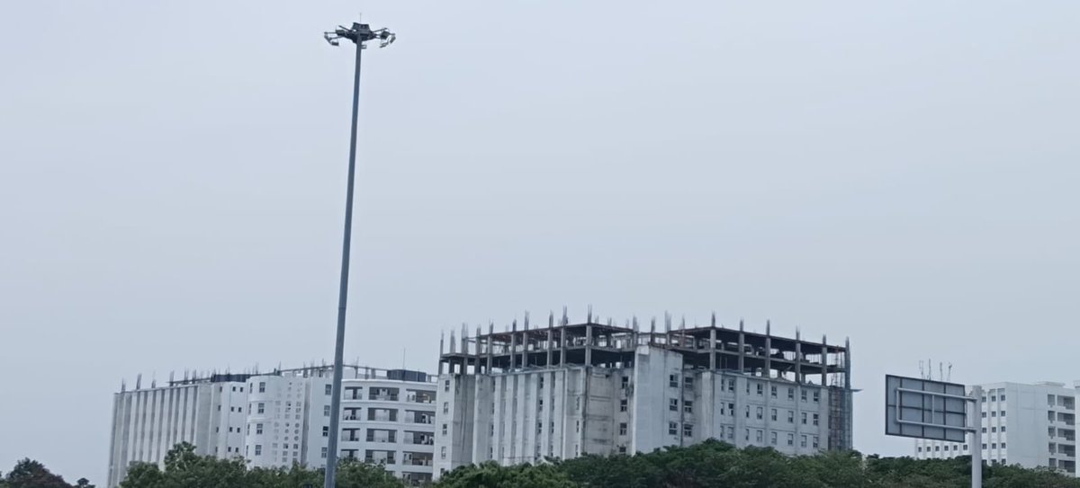 Updatestrichy2's tweet photo. Additional Floors construction 🏗️ 🚧 as per Original Plan G+11 Floors commenced at DS University Medical College Hospital 🏥 Main Block at Samayapuram #Trichy https://t.co/brRiRzwsZ2