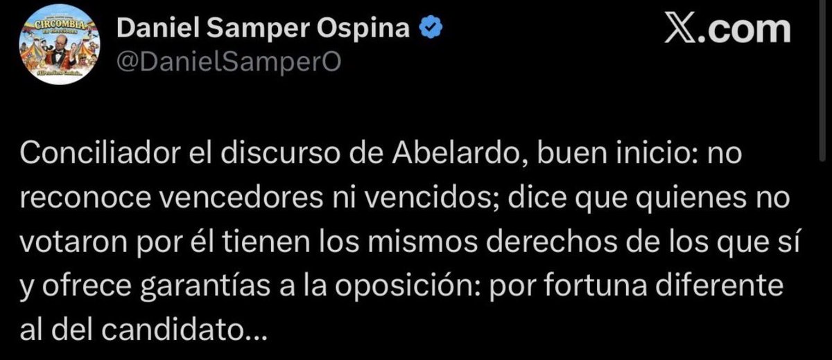 Nicolasleonb's tweet photo. A mi Samper me tiene bloqueado porque una vez le dije que su afán de estar mezclado con el poder, no lo hacía un humorista político, lo convierte en el bufón de la corte y este trino reafirma mi punto. Este man es incapaz de ver lo peligroso que es Abelardo, le bastó un discurso estridente, incoherente para ya estar arrodillado al nuevo presidente. 

Bufón de corte.
