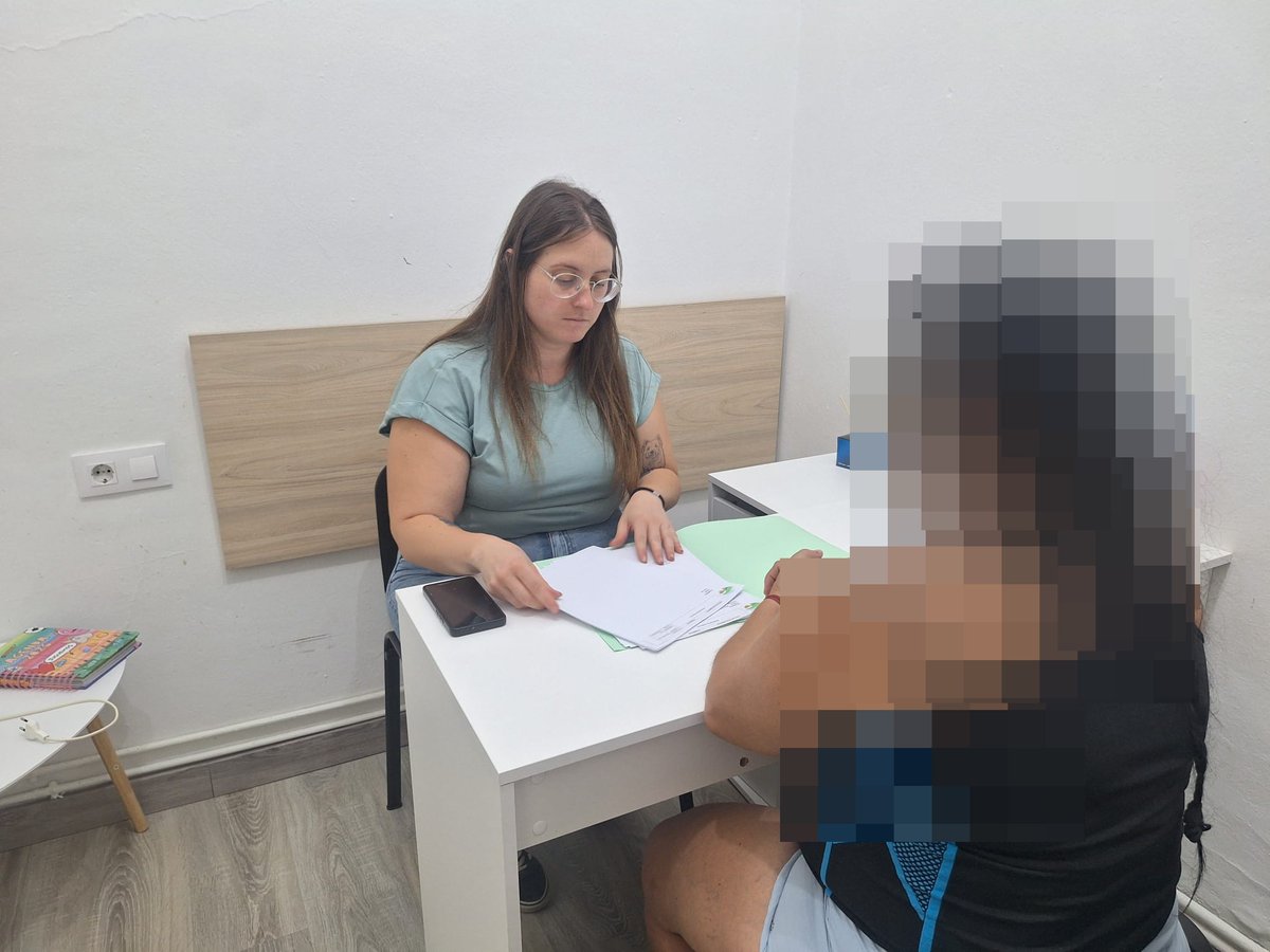 apoyat's tweet photo. ✳️ Psicoterapia Individual con una de las mujeres beneficiarias del Programa de nuestra Vivienda de Incorporación Sociolaboral 🏠 "Leonor Casco". https://t.co/yPkdiQrVQd
