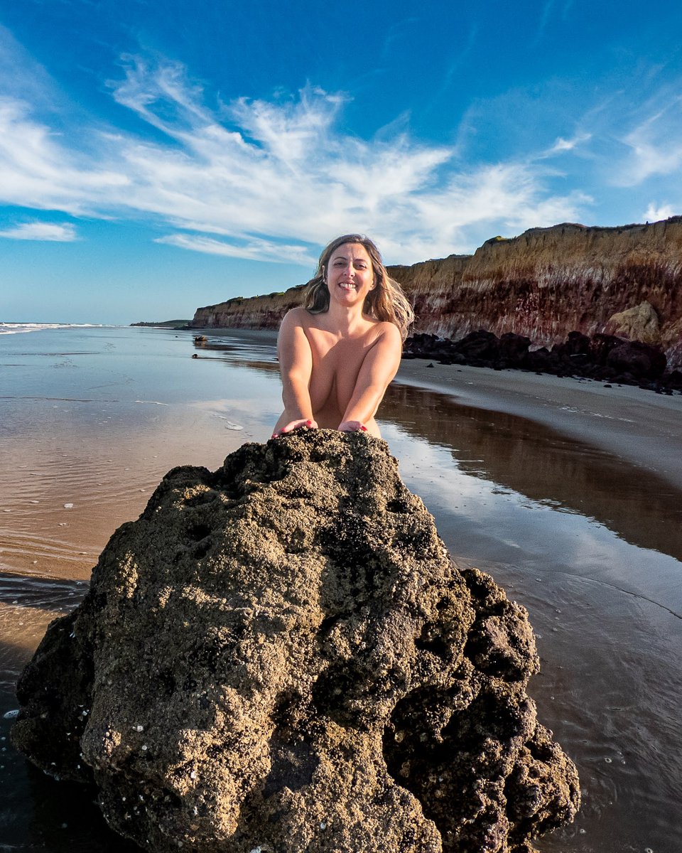 LindaCSantana1's tweet photo. Continuing my 2022 road trip, I finally entered the stunning southern coast of Bahia! Get ready, because this collection features some of the most striking and wild landscapes along the Brazilian shoreline.

I arrived for an unforgettable late afternoon at the gorgeous Praia da Costa Dourada, famous for its massive golden cliffs. At sunset, the beach was completely empty and... guess what? I was able to practice my naturism with an indescribable sense of freedom! Moving forward, I went to explore the famous Caraíva peninsula. Early in the morning, I set out for a walk along Praia do Satu. Since the holiday crowds wake up late, I did the entire hike au naturel, passing through landscapes that changed with every step: colorful cliffs, rocks, native vegetation, and two beautiful lagoons.

The next day, also at dawn, I headed to the famous Ponta do Corumbau, where a spectacular sandbar stretches out into the sea at low tide. Once again, I was alone with the ocean and took the opportunity to capture exclusive photos and videos. Continuing up the coast, I reached Praia de Imbassuaba in the Prado region. The scenery is pure pastoral peace, with coconut groves and a river in the background. The place was practically deserted, and guess what... 😉 Come check out the results of this Bahian adventure at the link below!

https://t.co/DihlOTkNgd