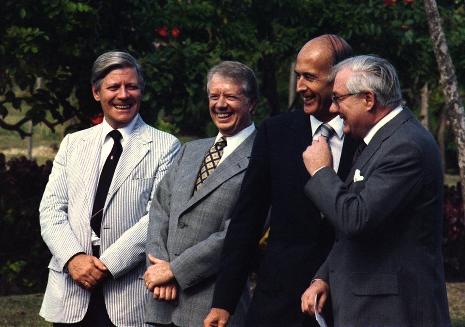 hammerofjason's tweet photo. @chicagotribune Here they are making "deals" in 1979. 

They must not know that repeating the same thing over and over again and expecting different results is the definition of insanity. https://t.co/xhzWRliX1K
