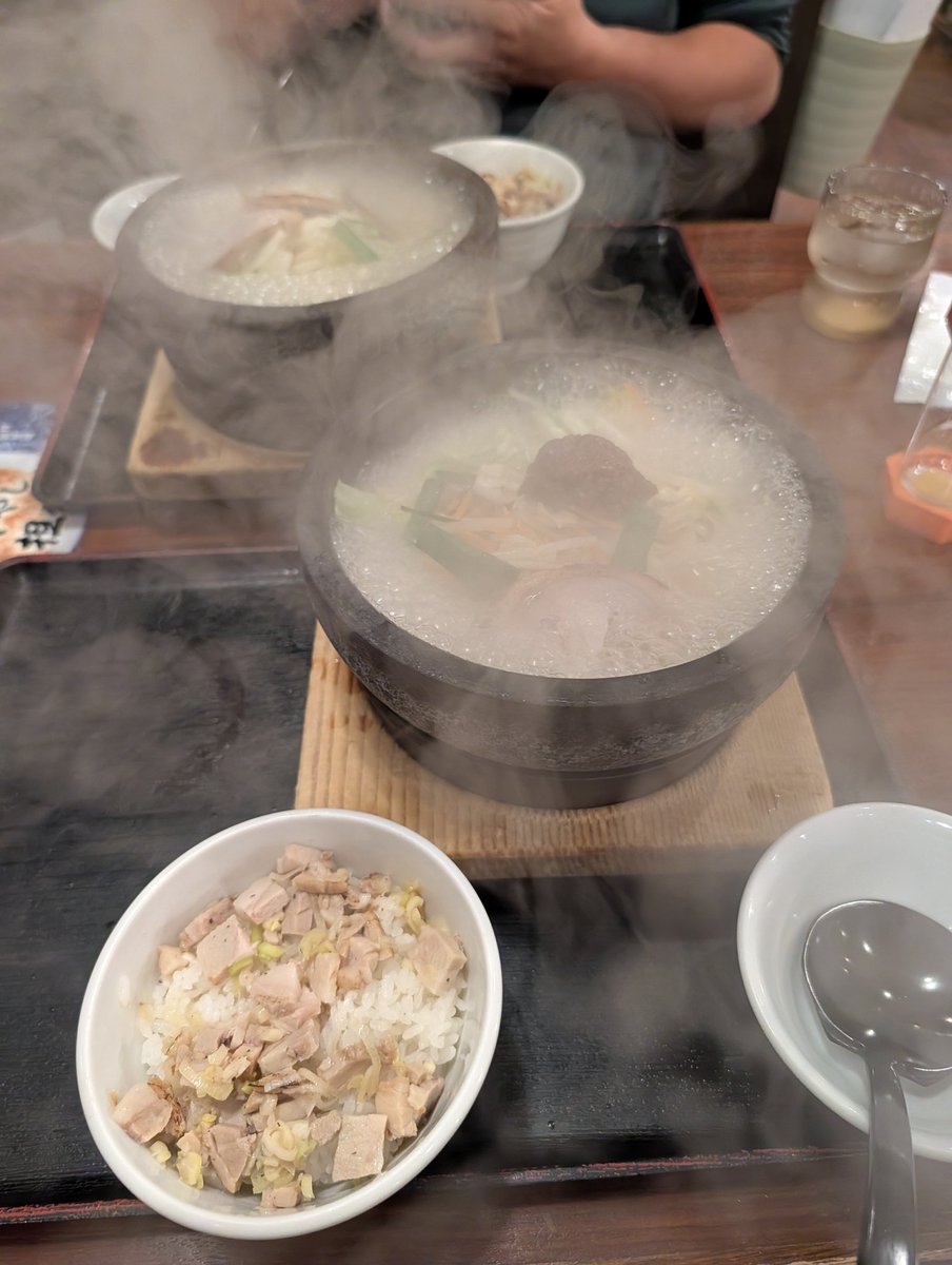 praworks2's tweet photo. 今日はオタクに拉致されて腹筋ボコボコに飯食らってきました。おいしかったです。 https://t.co/iHof9wLBsn