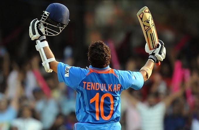 169_at_mcg's tweet photo. In a heated debate Who is the better Batsman ? https://t.co/NNkVLhGrMd