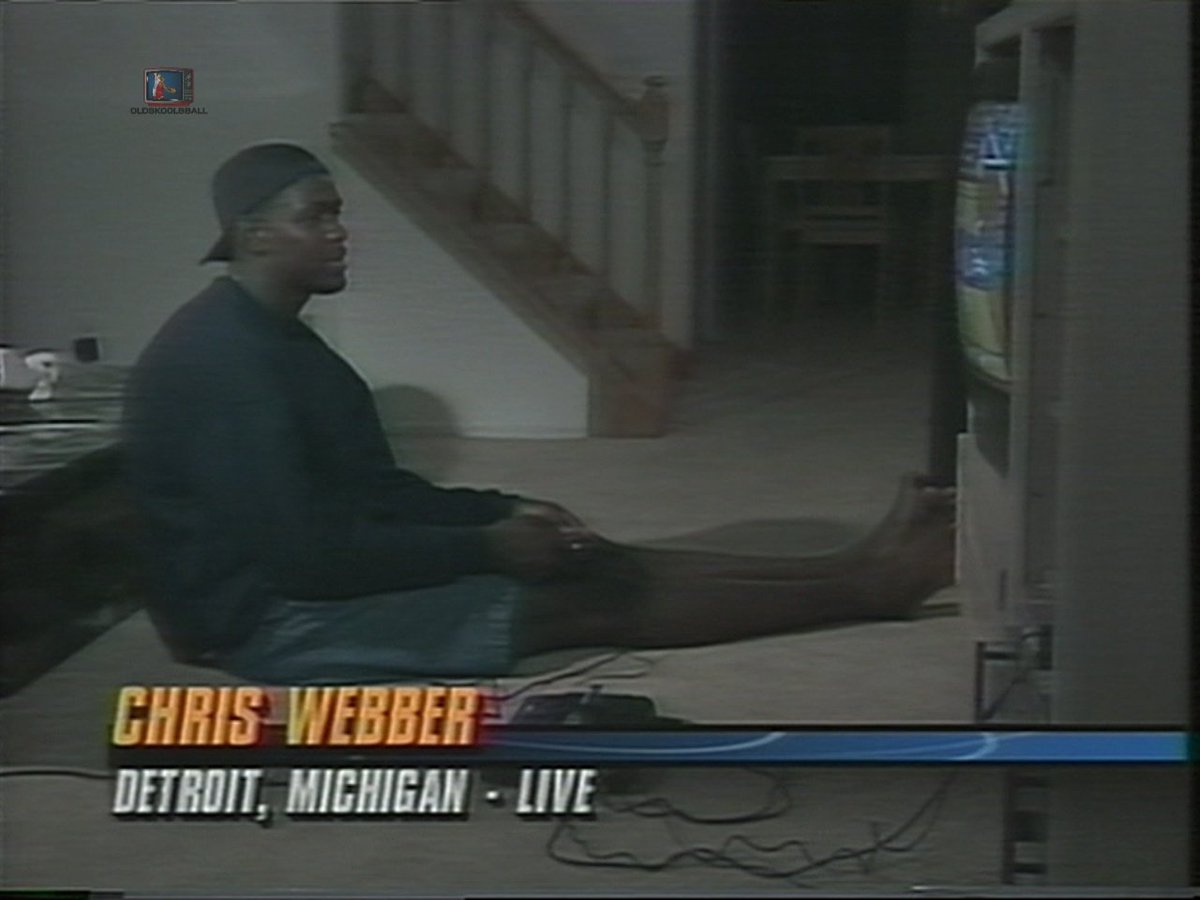 oldskoolbballx's tweet photo. Before the 1993 NBA draft, @realchriswebber is playing NBA Jam in Sega Genesis. https://t.co/MKFkLxfUzn