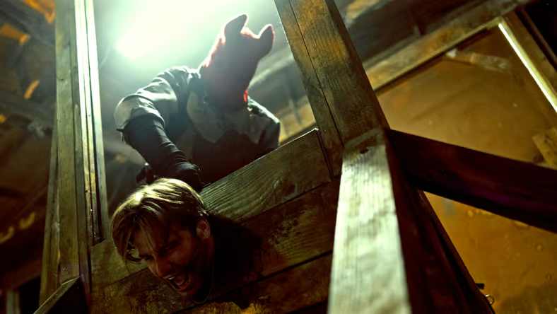 DreadCentral's tweet photo. Derek Mears - Jason Voorhees in 'FRIDAY THE 13TH' (2009).

A guillotine.

A killer fairy tale about beauty, romance, and survival.

Yeah, 'dATE' has my attention. https://t.co/DTs1mrMUUG