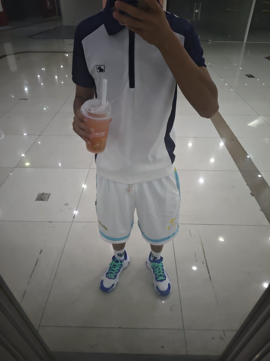 at1raa's tweet photo. 出门逛逛 https://t.co/wmX1cMLU9N