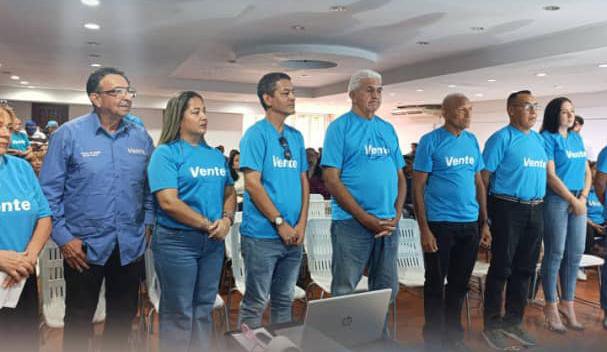 VenteGuaricoYA's tweet photo. En Valle de la Pascua juramentamos la Dirección Ejecutiva Parroquial de Vente Venezuela 🩵🇻🇪 https://t.co/BvCHmQDob7