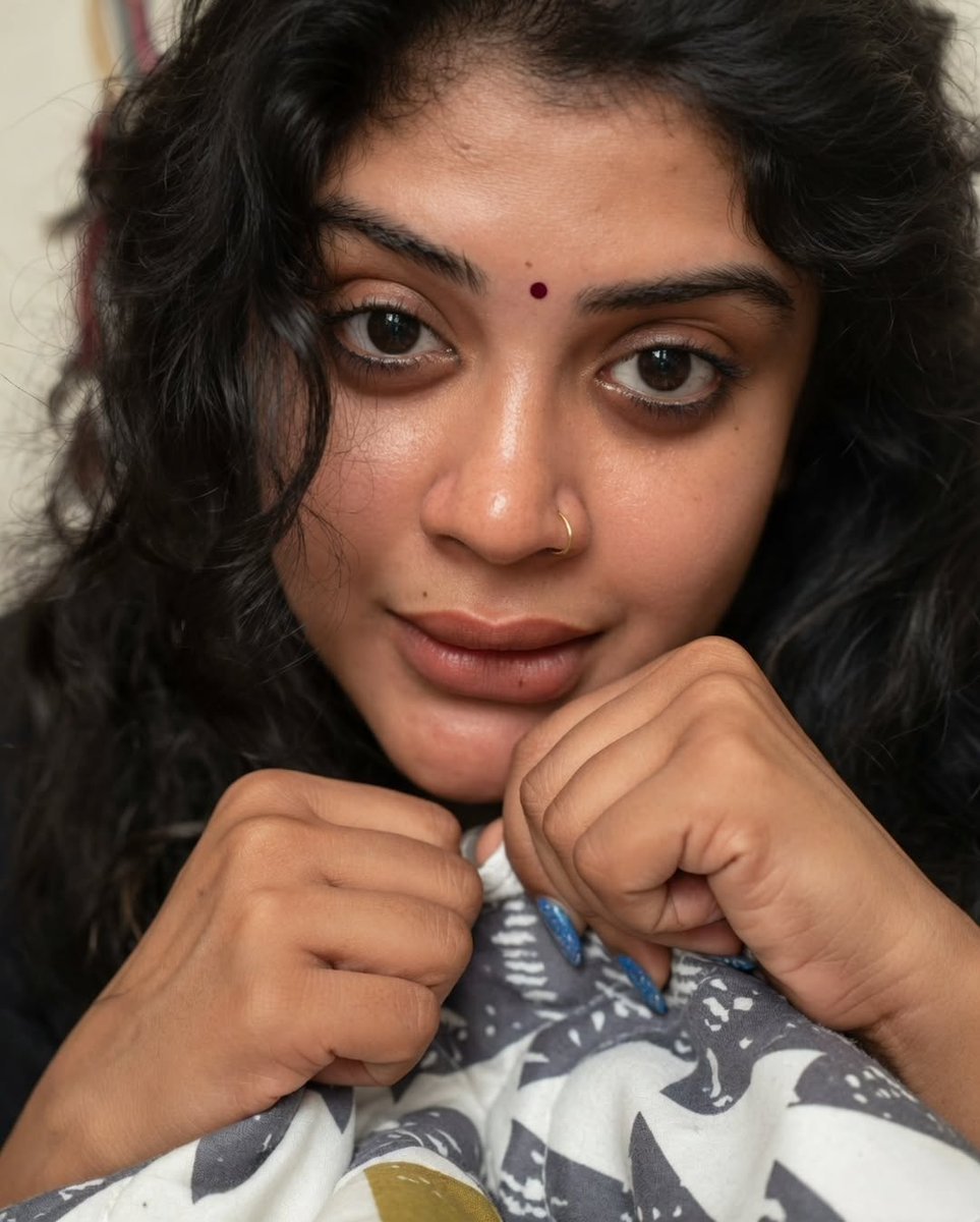 anjanasammu's tweet photo. Beautiful face card ❤😍 Gayathri Shan 🔥 https://t.co/mr71dK02KB