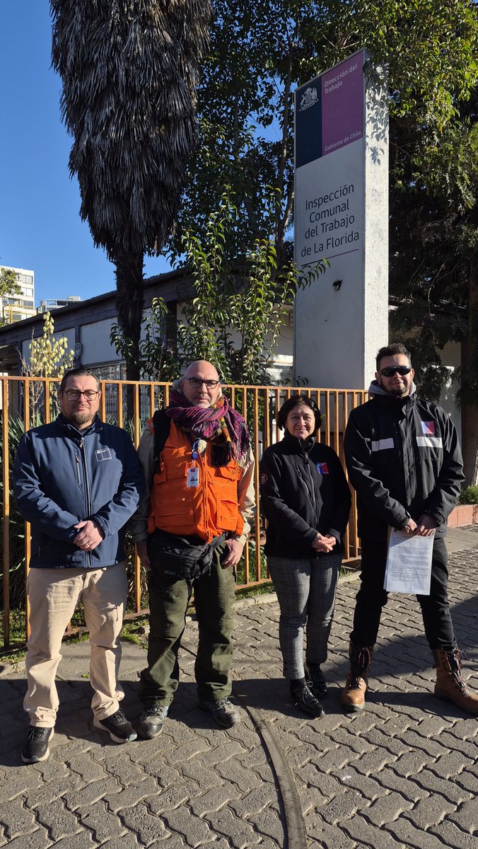 drtmetrooriente's tweet photo. 📍La 1era fiscalización del Programa a Recolectores de Residuos Domiciliarios realizamos hoy en la Villa Japón de La Florida.
➡️ Participaron en el operativo Gerardo Aguayo y César Melendes, de la ICT La Florida, junto a Rodrigo Cabezas de la Coordinación inspectiva de la DRTMO. https://t.co/ZpEFFfaMCU
