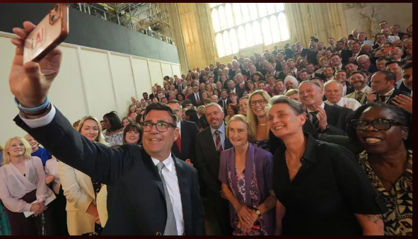 timbo777's tweet photo. 2/2 However good @AndyBurnhamGM will be he's already been greeted like the 2nd coming by @UKLabour mps yet he's been an MP less than  a day - bad sign!  They'll soon turn into Rockweilers but is this  loyalty or are they all blind acolytes?  Time will tell! https://t.co/A9dlggsWqM