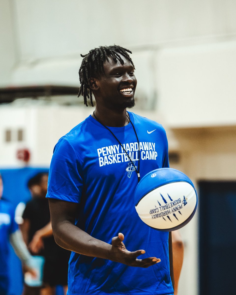 Memphis_MBB's tweet photo. Back at it 😎 https://t.co/1wbXOxOfXx