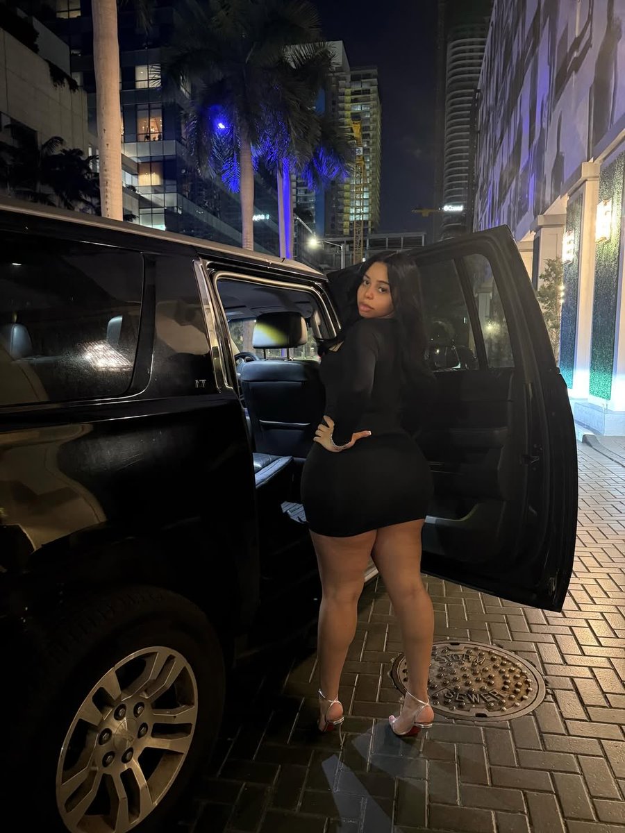 Dee_Lanee's tweet photo. Enjoying every beautiful moment life has to offer…❤️😝🖤 https://t.co/5eFzai35A7