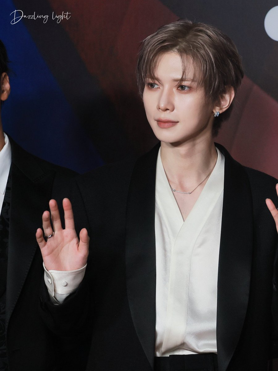 DZLGT___'s tweet photo. 260620 SMA

#ATEEZ #에이티즈 #YEOSANG #여상 https://t.co/3VKJpsRUCP