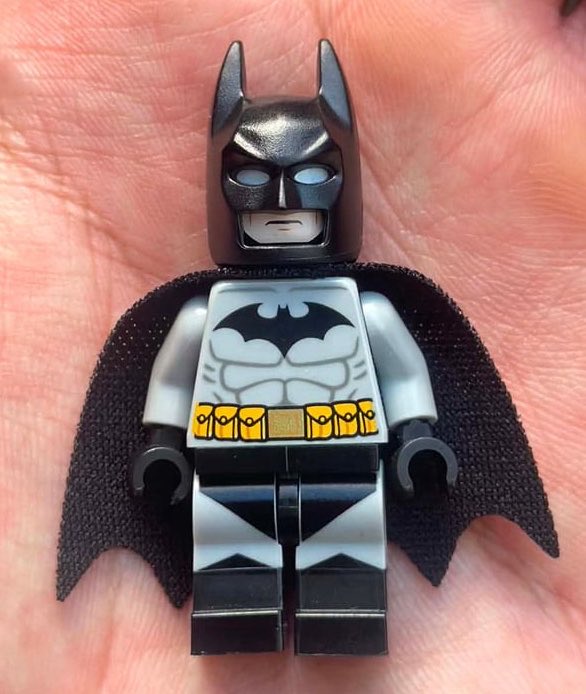 ForeverKnifes's tweet photo. @LEGO_Group can we please just get a classic black and gray batsuit. So tired of every batman figure just being the same all black batsuits. https://t.co/ouVouvy8Oe