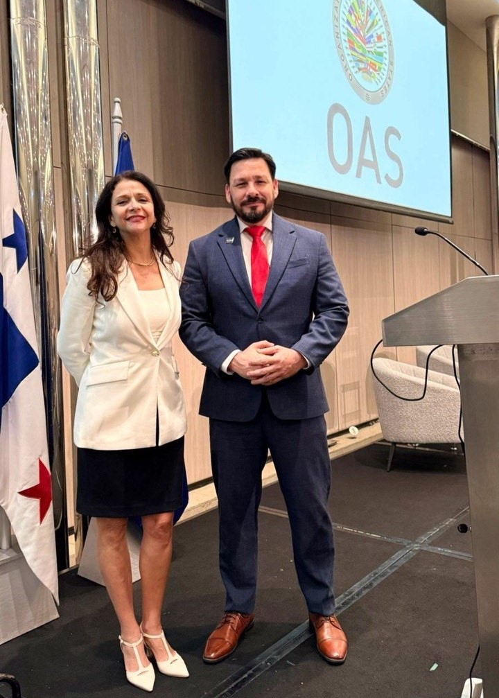 corpladylee_'s tweet photo. Estuvimos presentes en el Diálogo del Sector Privado: “Hacia una Agenda de Prosperidad: Posicionando las Américas para la próxima ola de oportunidades”, una iniciativa impulsada por la @OEA_oficial, que reunió a líderes empresariales, representantes gubernamentales y organismos internacionales para analizar los desafíos y oportunidades que marcarán el futuro de la región.

Este espacio permitió intercambiar perspectivas sobre temas clave como la inversión, la innovación, la transformación digital, la inteligencia artificial y el fortalecimiento de la competitividad regional.

Nuestra participación reafirma el compromiso de Corporación Lady Lee con la construcción de alianzas estratégicas y la promoción de iniciativas que contribuyan al desarrollo económico sostenible de Honduras y las Américas.

#SomosCorpLadyLee #OEA #CEAL #MeridianCenter #LiderazgoEmpresarial #Innovación