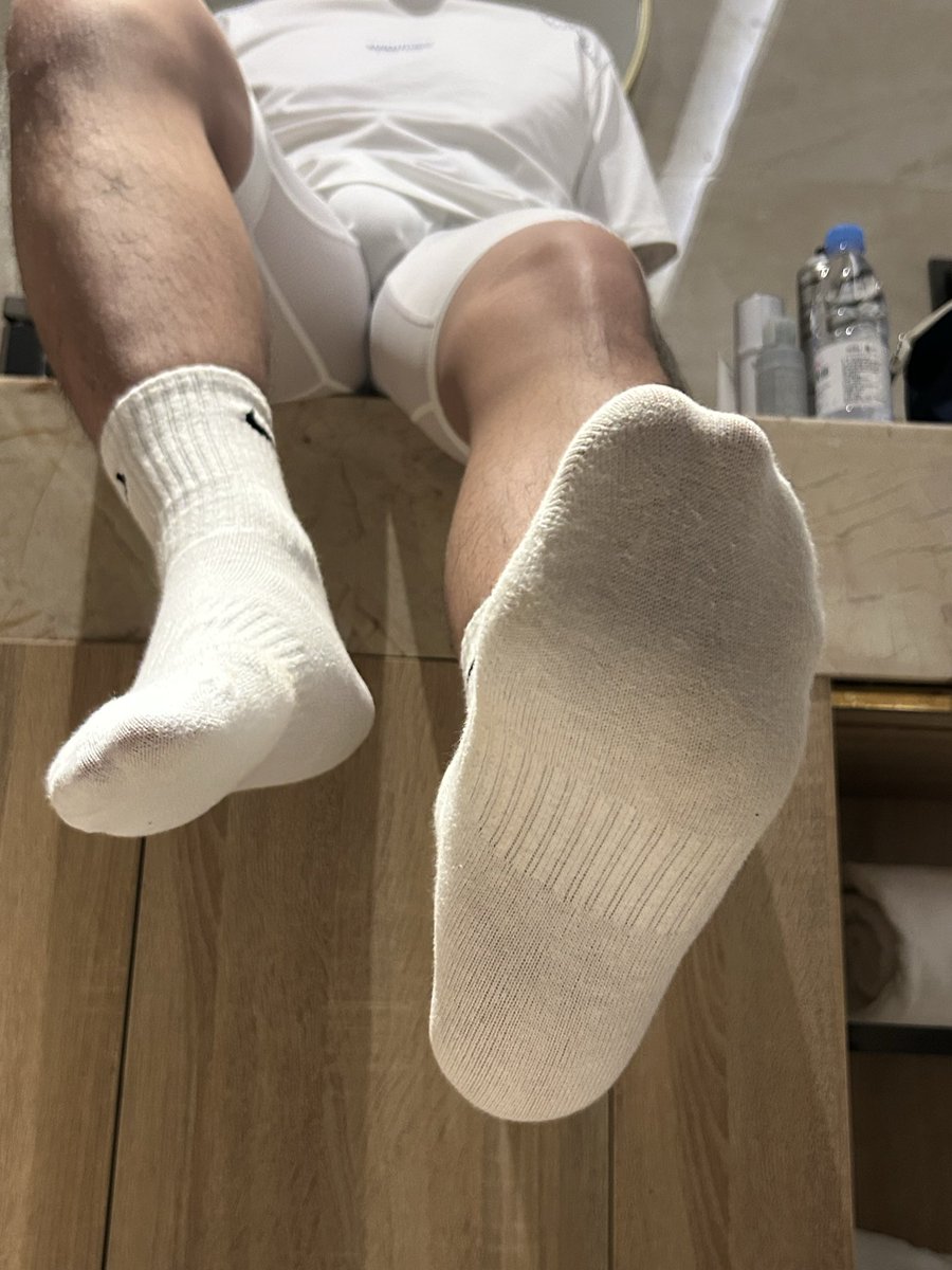 yu031102's tweet photo. #白袜体育生 #top1s #男大学生 #调教粗口 #sm 
想被爸爸一边踩着你的废屌，一边调教你嘛，小骚逼儿 https://t.co/PTWdk29XpL