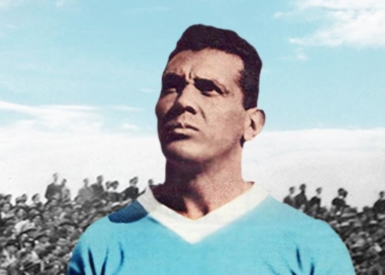 alanrg65's tweet photo. @80s90sfootball Obdulio Varela captained the victorious Uruguayan side at the 1950 tournament when beating Brazil in the last match of a round robin. Played at the 1954 tournament at the age of 36, where he was, at the time, the oldest player to play at a World Cup. Uruguay lost in the semis. https://t.co/fRZGTIM8If
