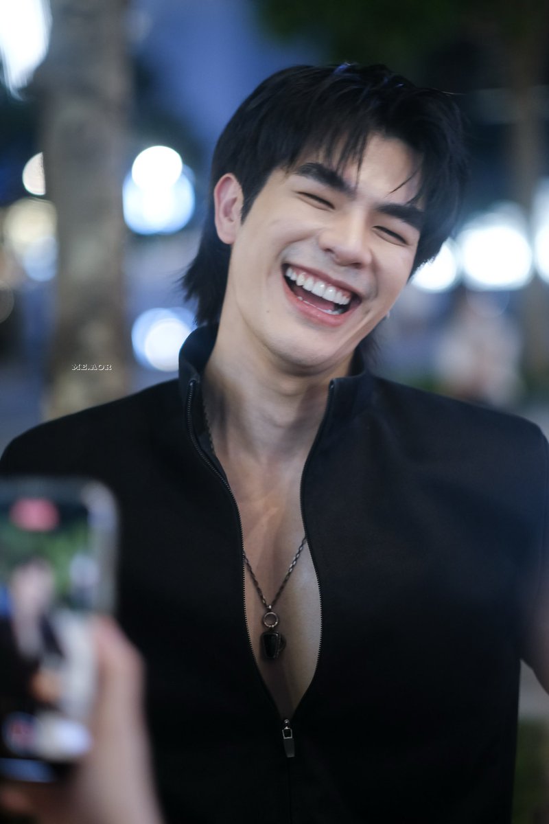 oowanit1's tweet photo. ♡⃕  ᵔᵕᵔ220669

เป็น 2 วันที่อิ่มรอยยิ้มแบบนี้ :) 💚✨

꒰ @milephakphum ꒱
#MilePhakphum
#GuerlainFragrancexMile
#Guerlain #GuerlainFragrance #LArtetLaMatiere #PerfumerVisionary https://t.co/p2gfkWxg98