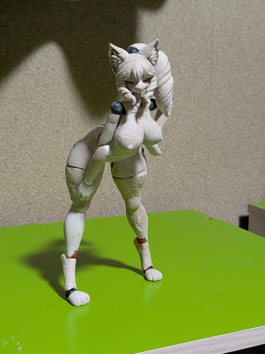 ponchi_tool_7_2's tweet photo. よし、これで！
みたいなことを言っておいて、耳作り直すヤツw
前のだとちょっと髪型に対して大人しいイメージだったので⋯⋯--;

あと手を用意してみました。
四本指はバランス分からないなぁとか思いながら無難にクリームパン作ったらそれっぽかったのでこれでいいかなとw
肉球付けねば！ https://t.co/W0xFrzyPt9