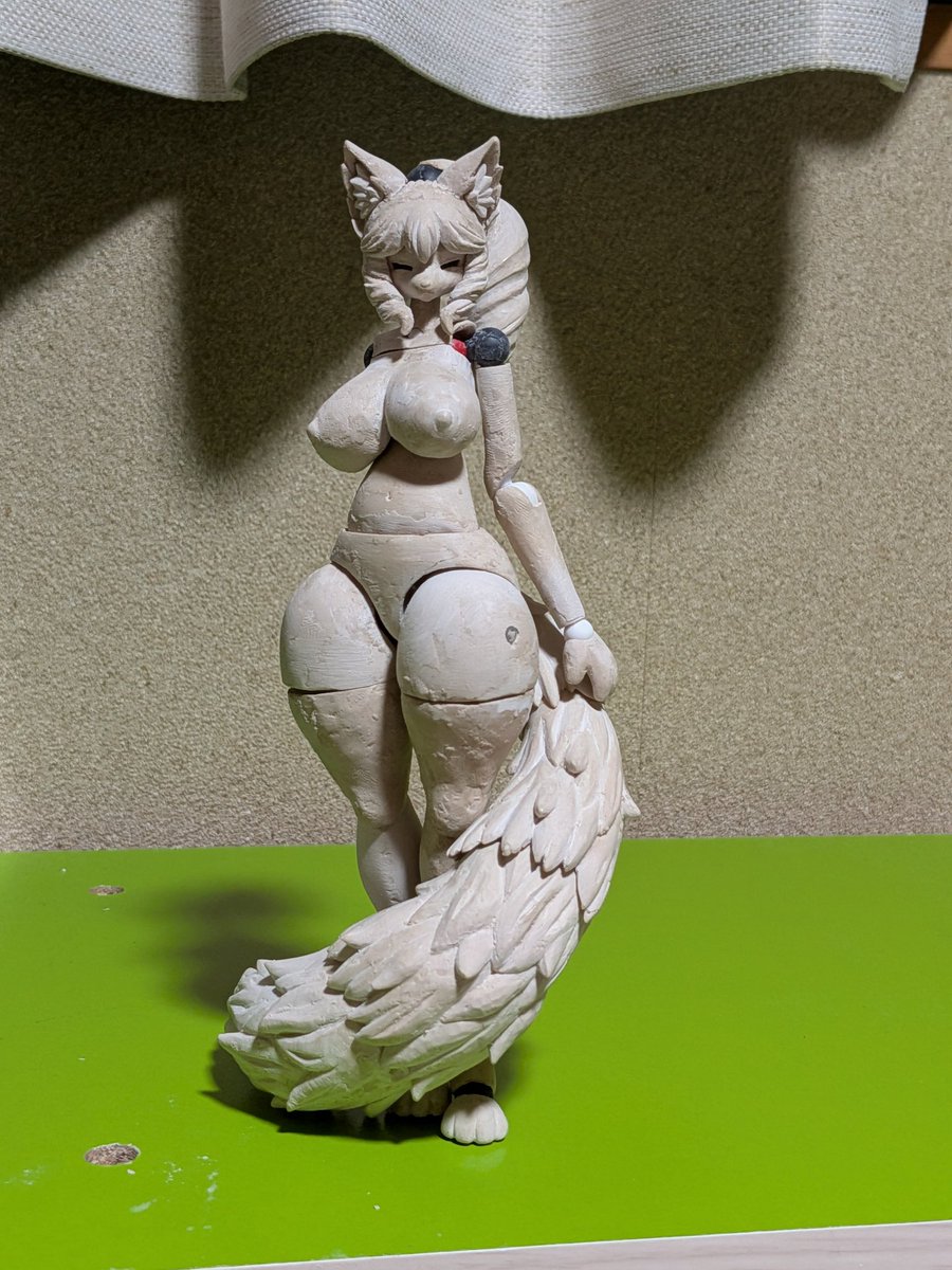 ponchi_tool_7_2's tweet photo. よし、これで！
みたいなことを言っておいて、耳作り直すヤツw
前のだとちょっと髪型に対して大人しいイメージだったので⋯⋯--;

あと手を用意してみました。
四本指はバランス分からないなぁとか思いながら無難にクリームパン作ったらそれっぽかったのでこれでいいかなとw
肉球付けねば！ https://t.co/W0xFrzyPt9