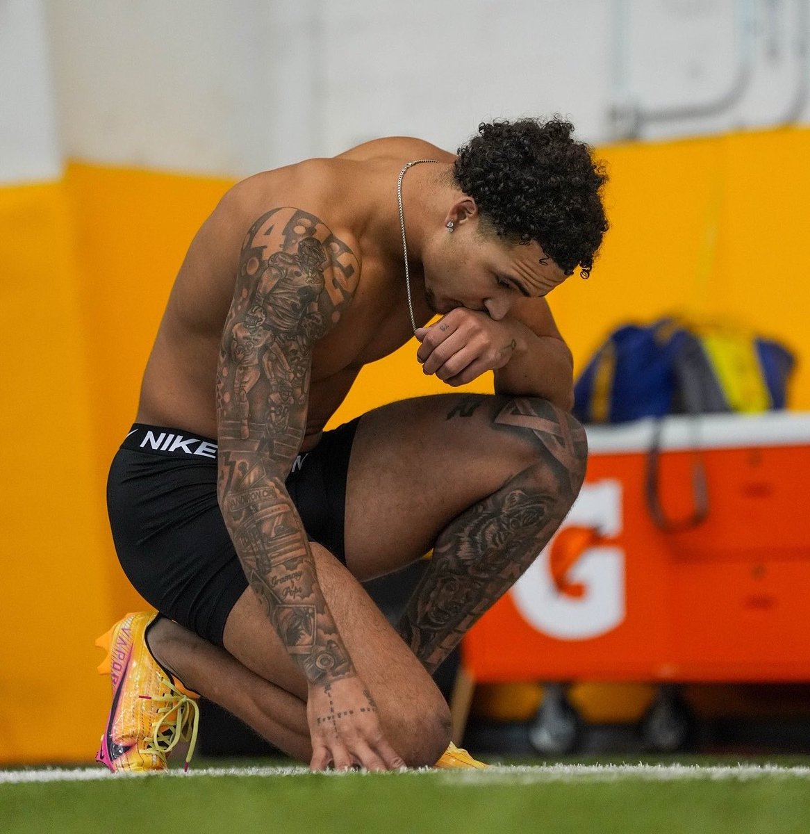 Daily NFL Hunks tweet media