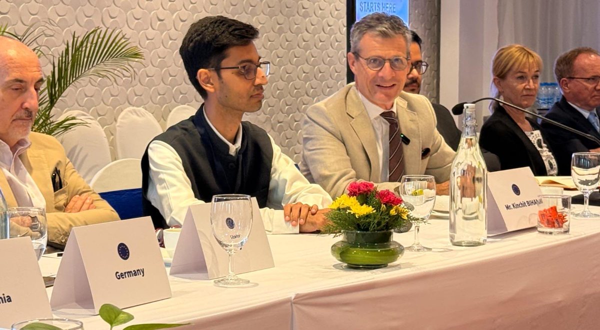 EUAmbIndia's tweet photo. Wonderful interaction today with brilliant Indian students embarking for a two-years prestigious #ERASMUS university exchange programme in Europe. They will experience the best of education &amp; lifestyle in EU Member States. And be great future ambassadors for 🇪🇺 🇮🇳 closer ties ! https://t.co/CMlux5jTtE
