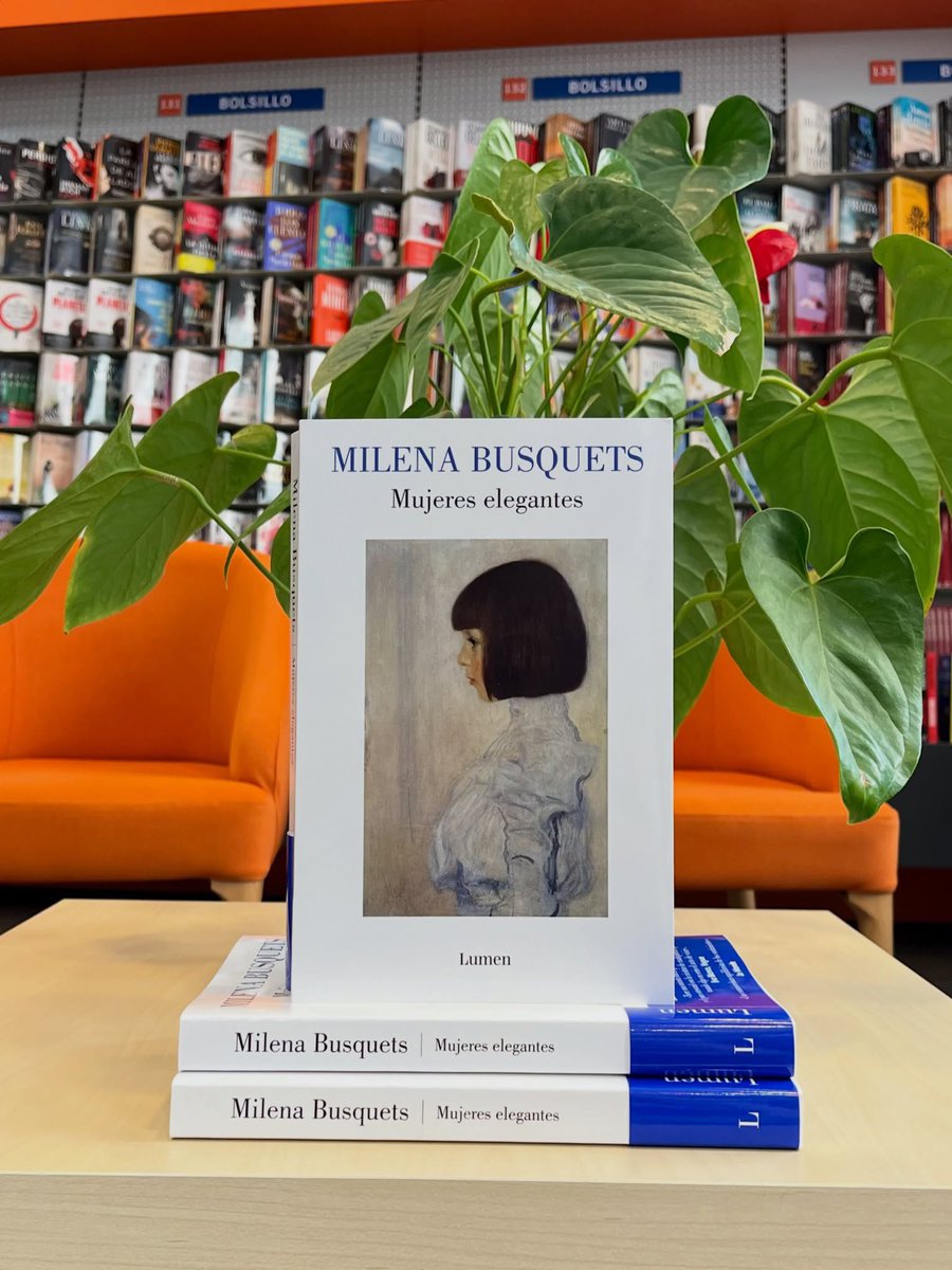 Oletvm's tweet photo. «Mujeres elegantes»

«¿Así que la elegancia no es lo más alto? No, la vida y el arte están por encima.»
Milena Busquets reúne aquí una serie de textos en los que la reflexión íntima, el humor y la lucidez componen una obra de rara libertad.

#MujeresElegantes #LibrosRecomendados https://t.co/xK8Cxv9Dqj