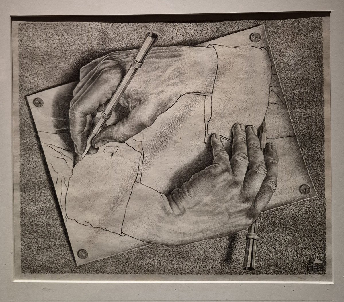 LasmaViolin's tweet photo. Escher and Monet in London https://t.co/oB6cZEpzEg
