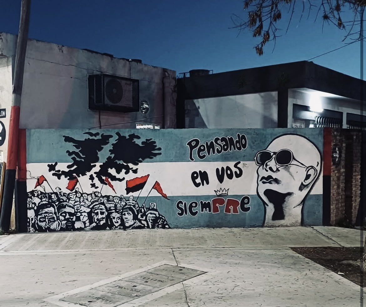 enemigodelsilen's tweet photo. Newell’s - Argentina - Malvinas - Los Redondos.

“Pensando en vos siempre” | Rosario, zona oeste. 🚩🏴 https://t.co/KvDwGZjMTa