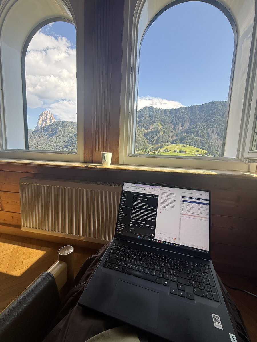 mickeyumythy's tweet photo. Working from anywhere is one of the best feelings in the world https://t.co/BI2rBoECR6