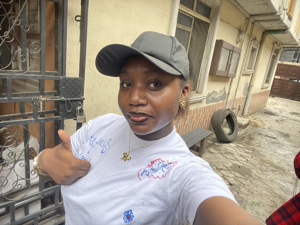 FINEGIRLSIMI's tweet photo. Signed out today 😭❤️
Advice go too full my mouth 😭🤣 https://t.co/7Cq3D15KGu
