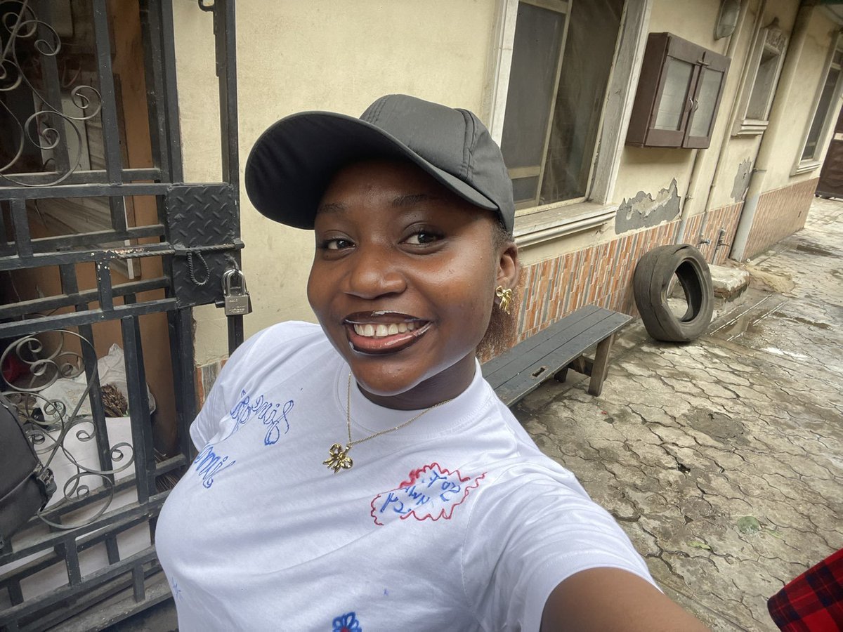 FINEGIRLSIMI's tweet photo. Signed out today 😭❤️
Advice go too full my mouth 😭🤣 https://t.co/7Cq3D15KGu