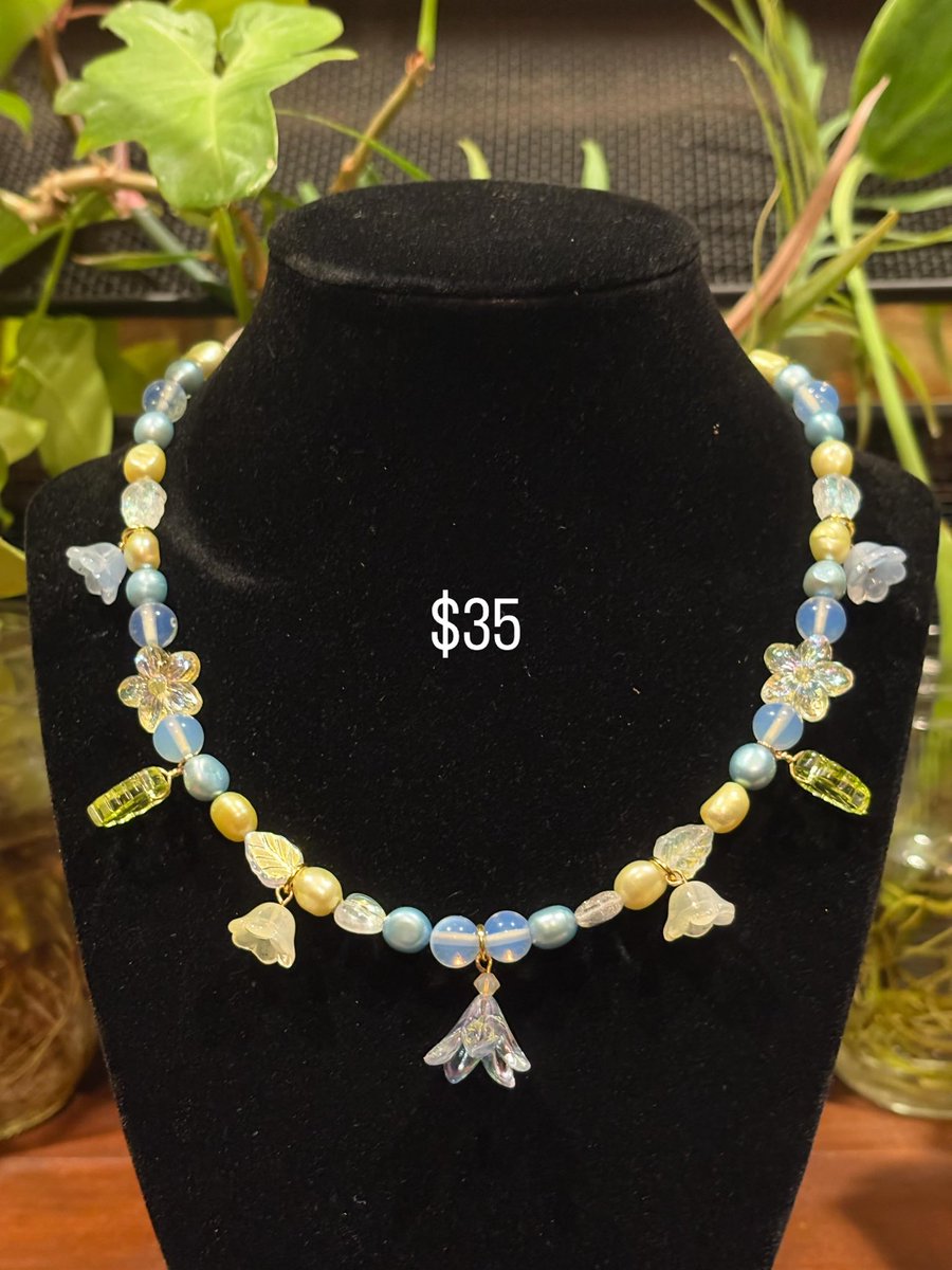 phi1odendron's tweet photo. DISCOUNTED FLOWER THEMED NECKLACES! GET EM WHILE THEYRE HOT !!!! 

$10 US shipping. DM me if interested! https://t.co/UHtk3ICMfS
