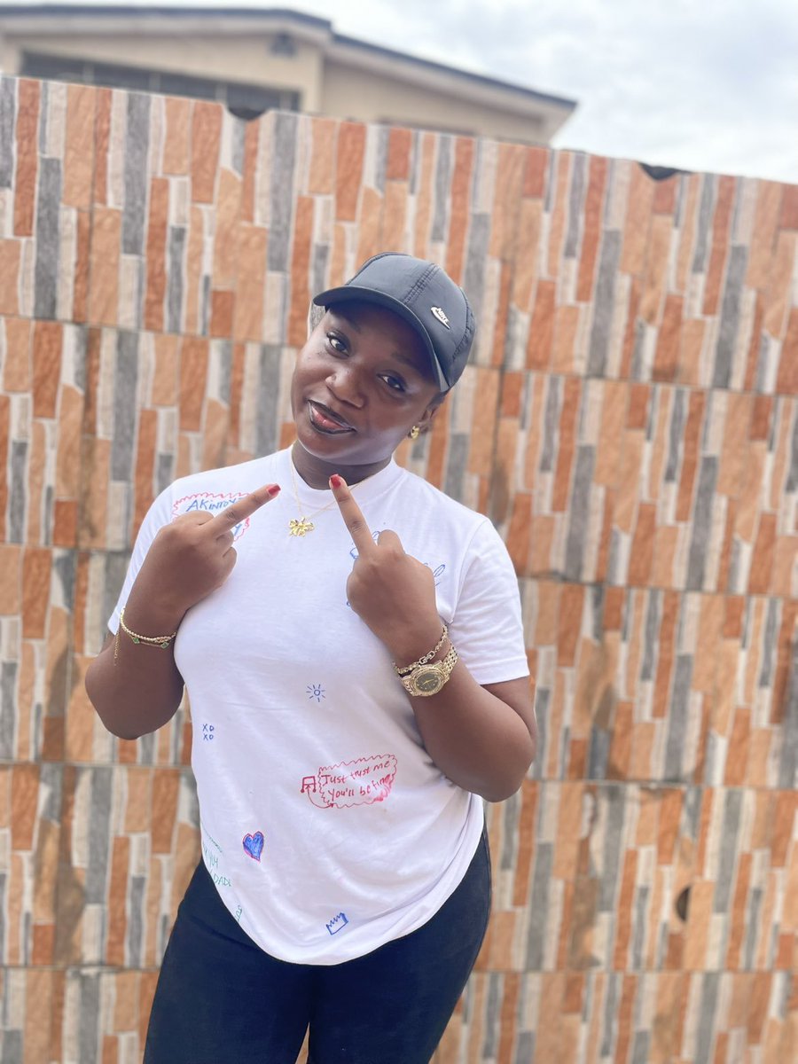 FINEGIRLSIMI's tweet photo. Signed out today 😭❤️
Advice go too full my mouth 😭🤣 https://t.co/7Cq3D15KGu