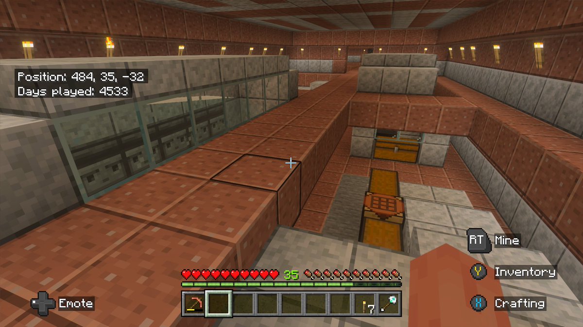 JamieHarperUK's tweet photo. It has been an age since I last went on @zureeal, but I've spent a good few hours sorting out a kelp fuel farm ... was either that or keep hollowing out the earth to find coal haha 😅 many pickaxes gave their lives for it too 🤣
#Minecraft #InfinitePower #Redstone #Contraptions https://t.co/Ov8ZOR08f8