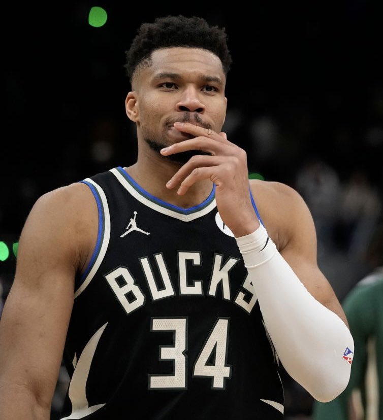 SleeperCleCavs's tweet photo. There is a mystery team that the Milwaukee Bucks feel comfortable dealing Giannis to, per @ShamsCharania 

Could it be the Cavs? https://t.co/lWvDcOaM7d