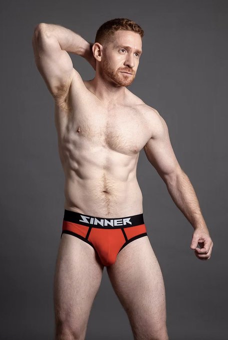 Leander 🍉 - It’s getting hot… @sinnerwear_ https://t.co/7EyhFxbSSS