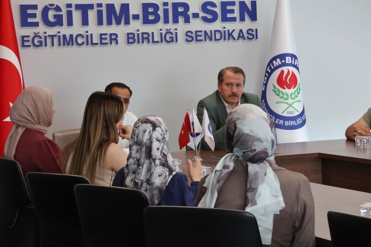 _aliyalcin_'s tweet photo. Mülakat mağduru öğretmen adayları ile Özel Sektör Öğretmenleri Sendikası yöneticileri Sendikamızı ziyaret etti.

Mülakat mağduru olanların mağduriyetleri giderilmeli, özel sektör öğretmenleri için ise taban maaş uygulaması hayata geçirilmelidir.

🔎https://t.co/a6vBZ82z2C https://t.co/OeTxA7yMp1