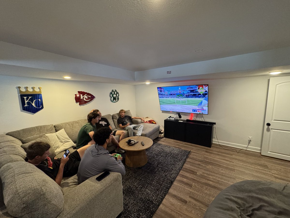 OctoBaseball's tweet photo. Huge thanks to the Perry’s for hosting us yesterday on our trip back from Chillicothe. Was a great time relaxing and bonding with one another away from the field! ☀️ @mrpaulperry @JoplinJailbirds https://t.co/1Rkcl3RHMs
