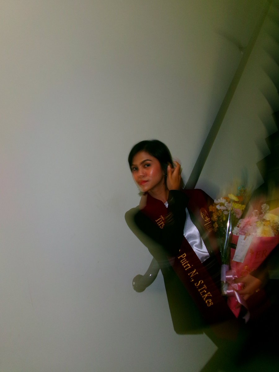 lobyumark's tweet photo. Kirain 1 april 2022 bakal diprank PPKB UI. Ternyata, 10 juni 2026 yang resmi menamatkan game sidang akhir.

mission accomplished:3 https://t.co/G9ZrsCY3Y3