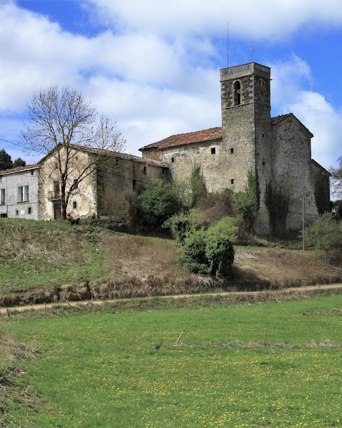 CCRipolles's tweet photo. 🌿 Sovelles, una tarda per gaudir del territori.
Fireta de producte local, descoberta del poble amb els veïns, concert de Guillem Ramisa i tast agroalimentari del Ripollès.
📍 Dissabte a Sovelles (Les Llosses)
🎶 Un somriure infinit · Guillem Ramisa
🍷 Tast del Ripollès https://t.co/RtKzBeBS3H