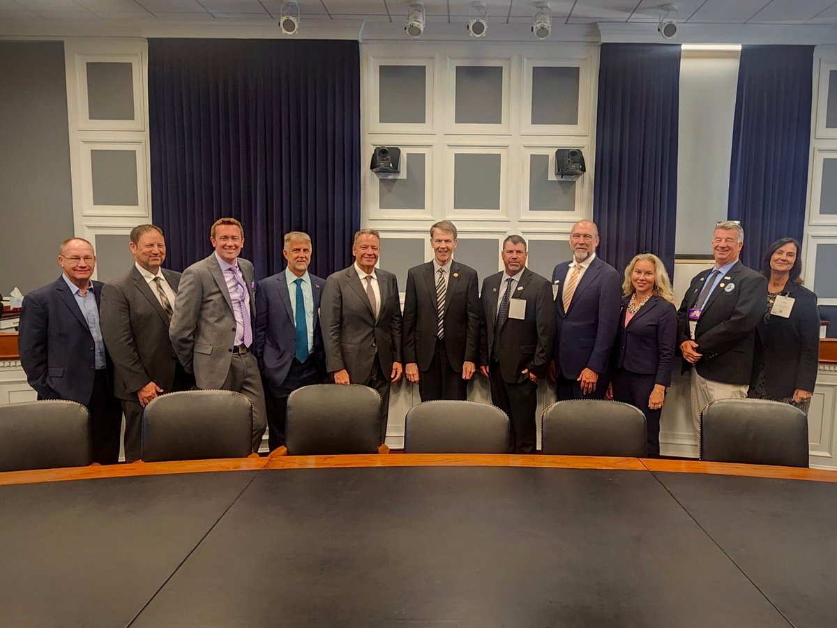 RepShreve's tweet photo. Met with Indiana’s home builders to talk housing affordability.

Builders know firsthand what drives up housing costs. Permitting delays and red tape make it harder to build. Hoosiers pay the price.

We’ve got to get Indiana building again. #IN06 https://t.co/BoXqd8Ui0E