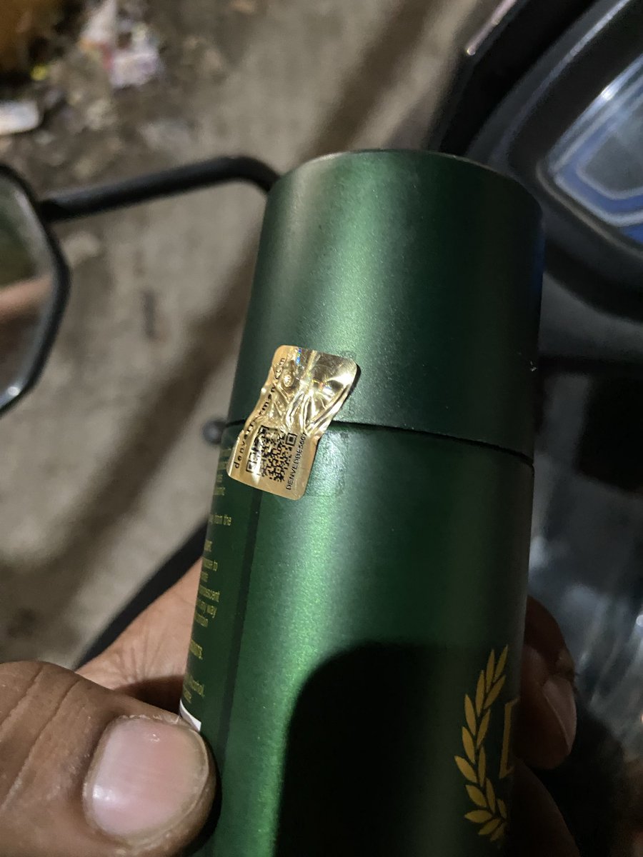 ChaitanyaHi's tweet photo. The hypocrisy of @letsblinkit @blinkitcares You easily manage to deliver a broken seal, tampered deodorant (Order #ORD95478726941), but somehow completely lose the ability to reply to emails or tweets about it. When can I expect a real response instead of silence? #blinkit #Fraud https://t.co/RD8orai9oR