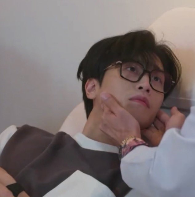 focusbible's tweet photo. เบบี๋น้องออนิวมากๆ🥺🖤 ออจิ๋วของอุนแม่~🥚

A PARTY NIGHT WITH ALLNEW 

#Jetlag2EP9 https://t.co/ibyd4z8dSz