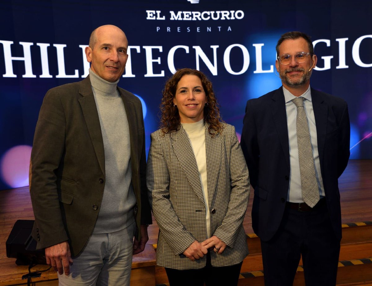 aotec_es's tweet photo. 📍Hemos participado en Chile en la presentación del libro "Uso compartido de infraestructura de telecomunicaciones: la deuda regulatoria en el acceso a ductos, canalizaciones y cámaras subterráneas en Chile".

#Aotec #Telecomunicaciones #Conectividad #FibraOptica #Regulacion https://t.co/hgRjGtAgR0
