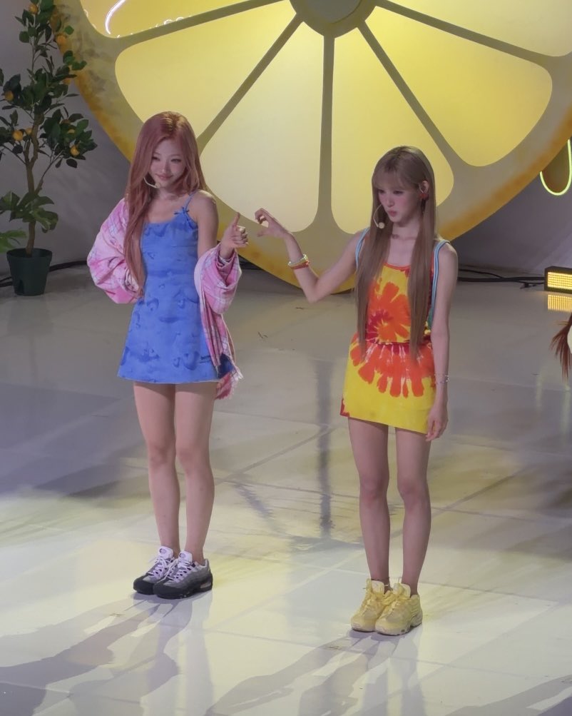 fourtwentythre's tweet photo. 260622 #하츠투하츠 #유하 #스텔라

뉴텔라 오타쿠하트하고 장난침 ㄱㅇㅇ https://t.co/0mstQIGqI4