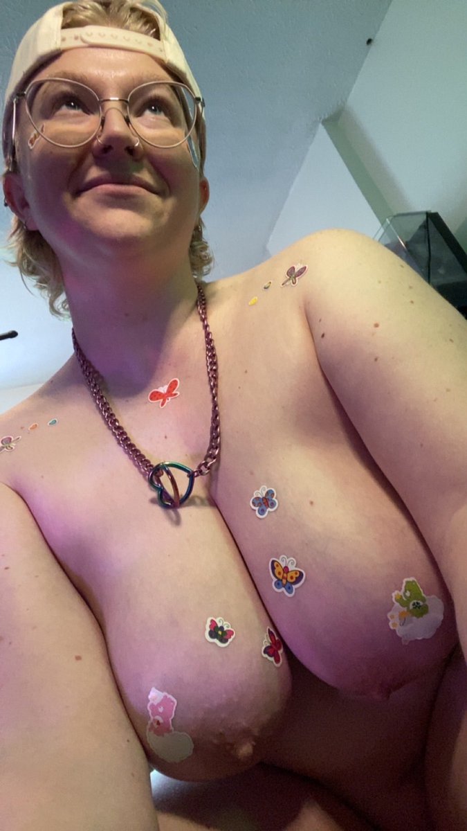 ickycreature2's tweet photo. Currently live~ how the room cleanings going :3 #nsfwtwtΩΩ #ftm #live #fansly
#roomcleaning #stickers https://t.co/bnmaeLmnLU